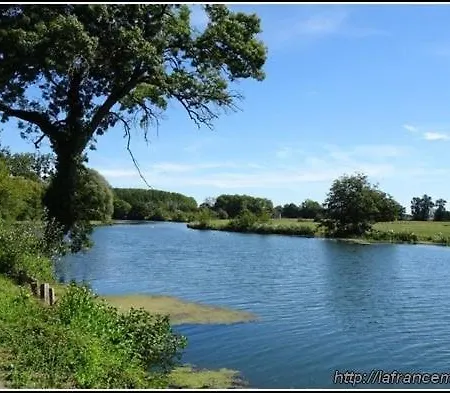 Nyaraló Spacieuse Maison De Village Luché-Pringé