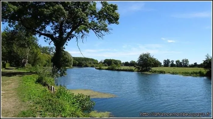 Дом отдыха Spacieuse Maison De Village Luche-Pringe