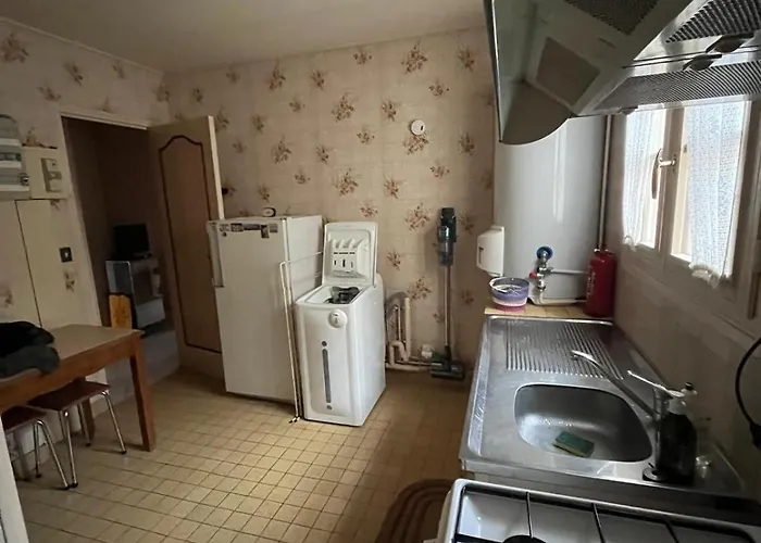 Дом отдыха Spacieuse Maison De Village Luche-Pringe